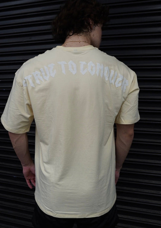 STRVE TO CONQUER TEE IN CREAM