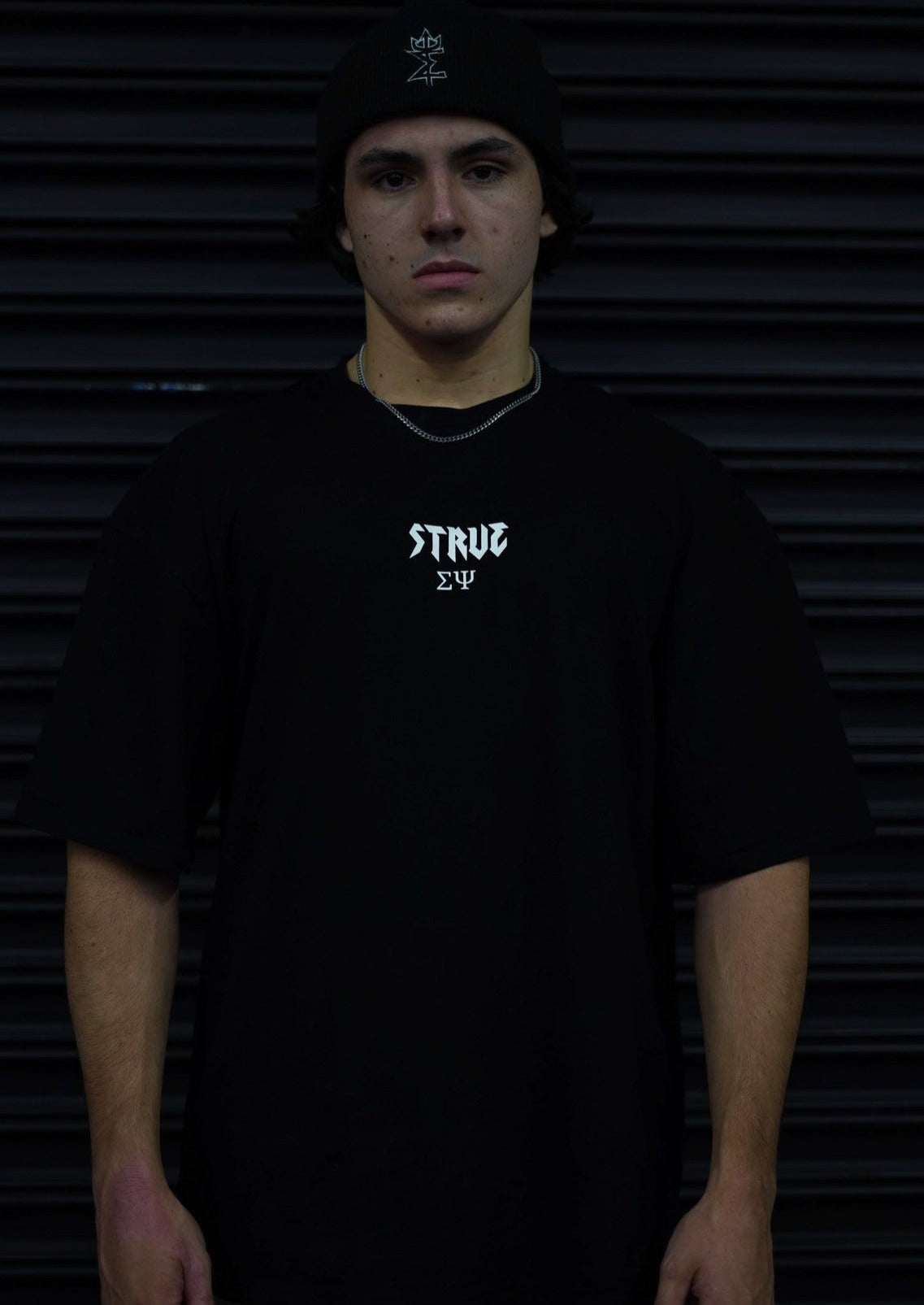 STRVE TO CONQUER TEE IN BLACK