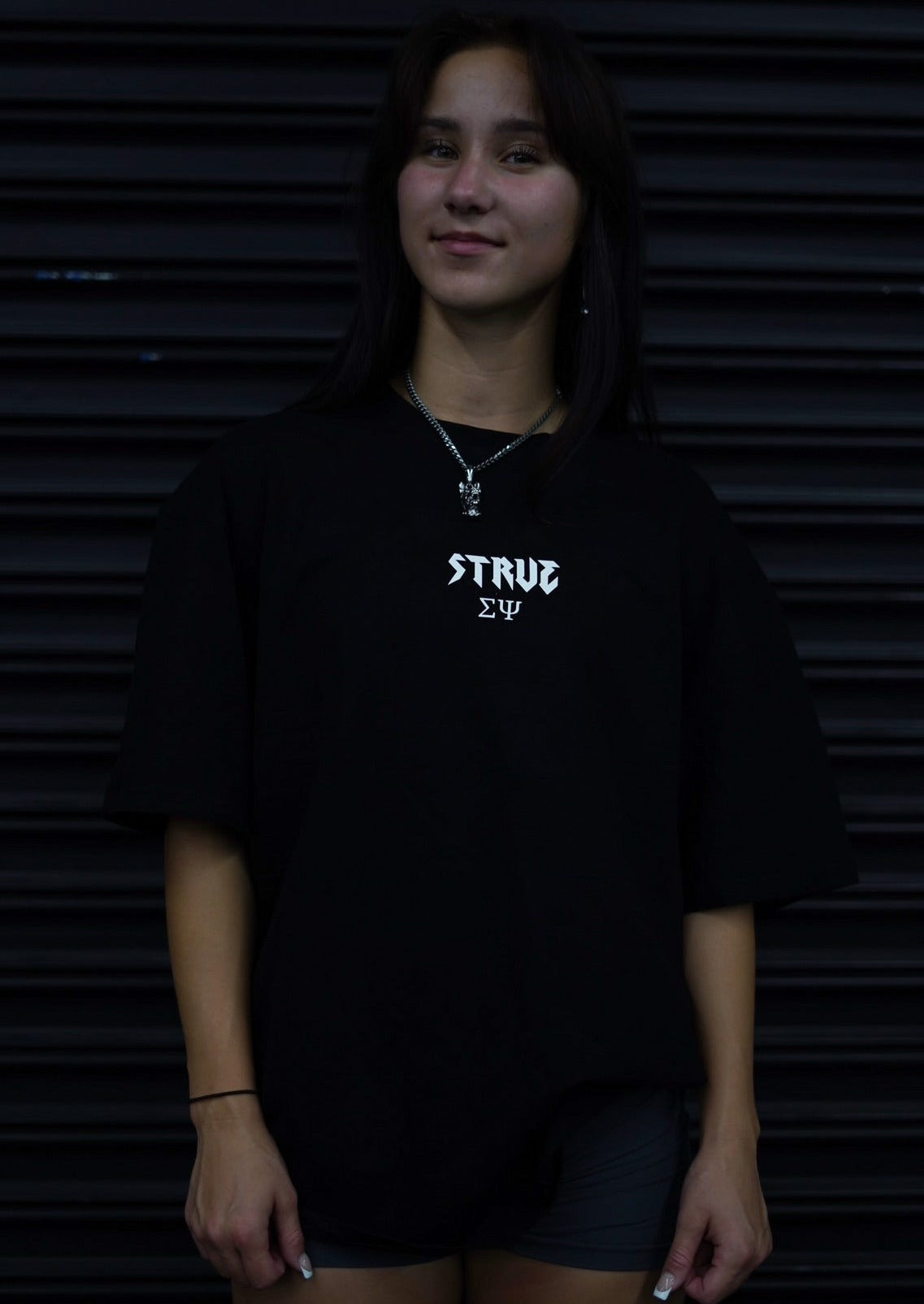 STRVE TO CONQUER TEE IN BLACK