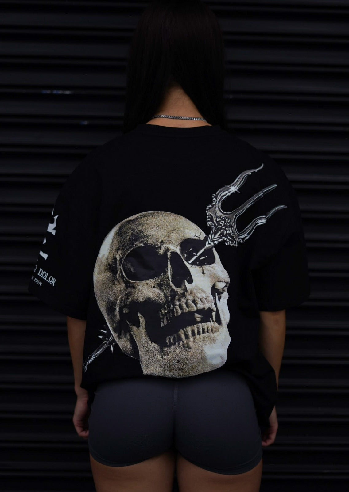 MEMENTO DOLOR TEE IN BLACK